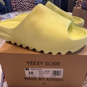Adidas Yeezy Slides 'Glow Green'